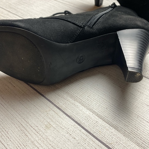 Women’s East 5th Black Lace-Up Heeled Boots - Picture 6 of 8